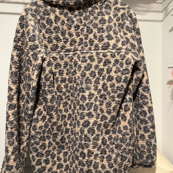 Abercrombie & Fitch Animal Print  Half Zip Sherpa SMALL - Picture 5 of 8